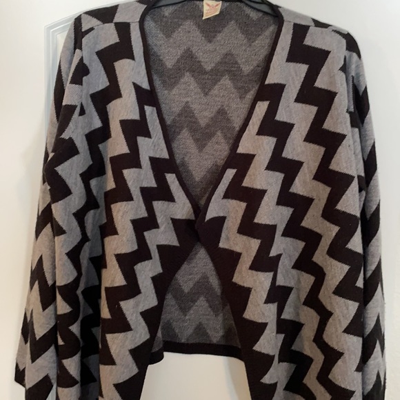 Grey and black sweater/cardigan - Picture 2 of 4